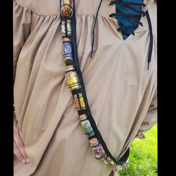 Ceinture COTTAGECORE STEAMPUNK BANDOLIER, flacons d’ingrédients, ceinture steampunk avec bouteilles, ceinture renaissance, bandolier, cottagecore, steampunk