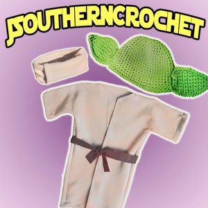 Puede incluir: Un gorro de Yoda tejido a crochet en verde con una bata de forro polar blanco y una diadema de forro polar blanco. El gorro tiene orejas grandes y est&aacute; hecho con hilo verde. La bata tiene un cintur&oacute;n marr&oacute;n y est&aacute; hecha con tejido de forro polar blanco. La diadema est&aacute; hecha con tejido de forro polar blanco.