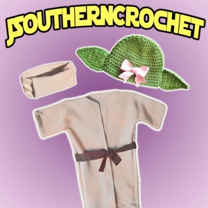 Puede incluir: Un conjunto de beb&eacute; tejido a crochet en color marr&oacute;n claro con un gorro a juego. El gorro es verde con una flor rosa en la parte superior. El conjunto tiene un cintur&oacute;n marr&oacute;n y mangas cortas. El texto "SOUTHERNCROCHET" est&aacute; en letras amarillas sobre fondo negro.