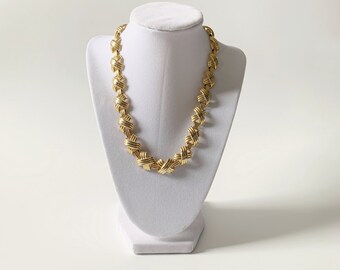 Vintage 90s gold tone chain necklace. 1990s costume jewelry.