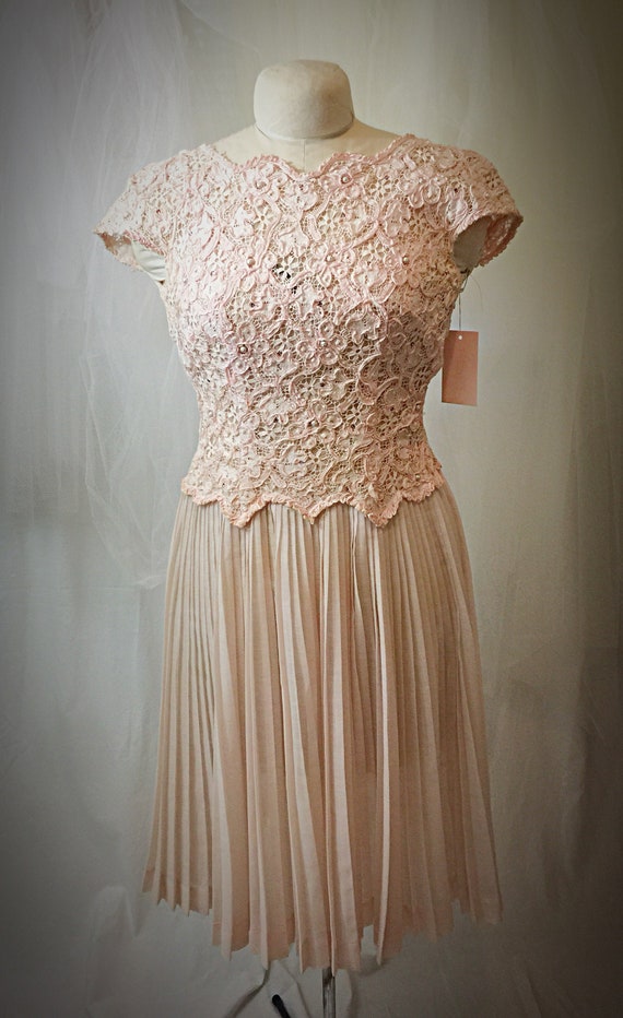 1950's Adorable Pink Pleated Dress With Lace Bodic