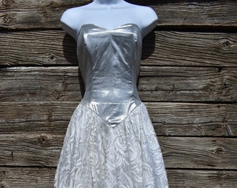 Vintage 1980s Metallic Silver and White Lace Strapless Formal Dress by Zum Zum