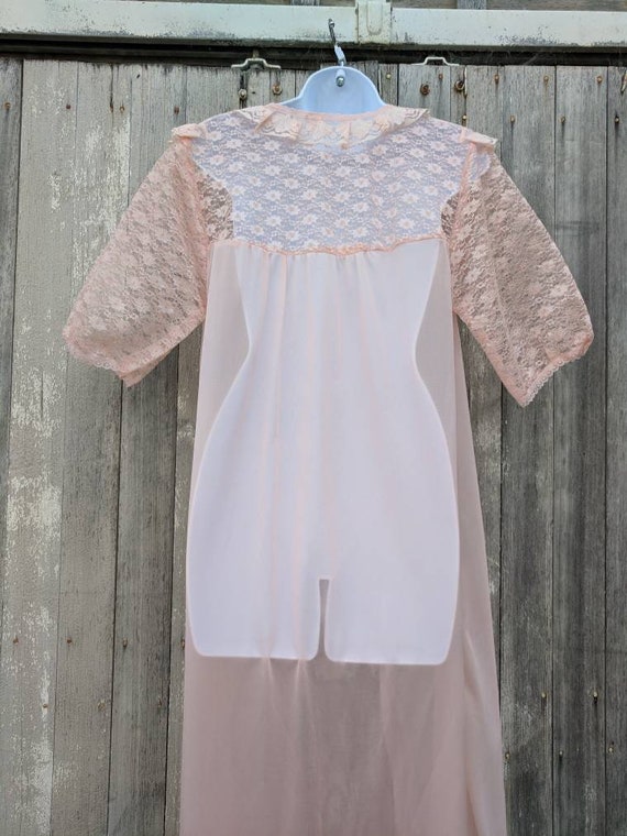 Vintage 1970's St. Michaels Peach Nylon Negligee - image 4