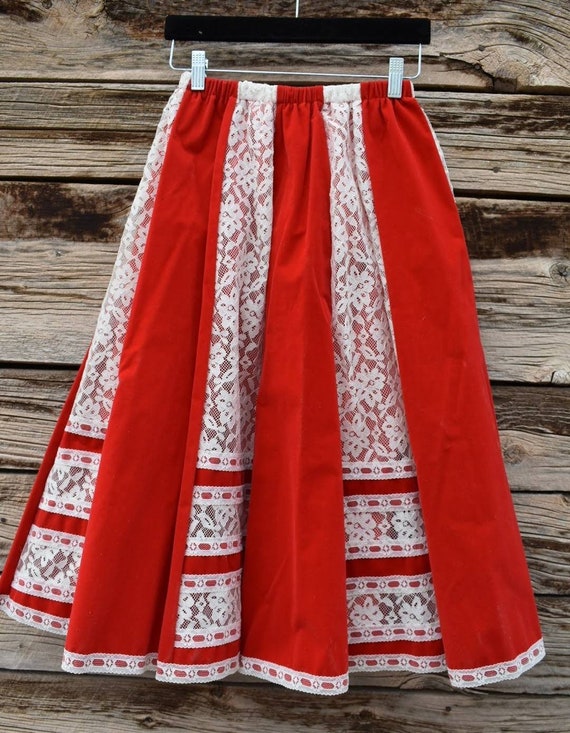 Deadstock Vintage 1960s Red Velvet and White Lace… - image 3