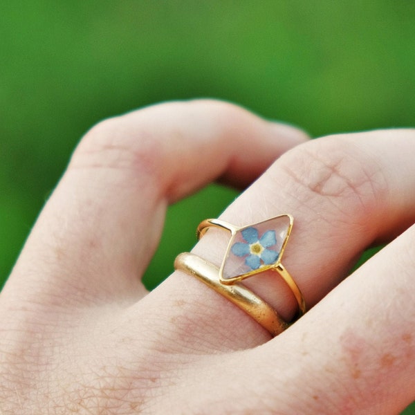 US size 6, 7 or 8 / Forget me not ring Diamond ring Resin ring Pressed flower Delicate ring Romantique Boho Little flower Gold plated Mother