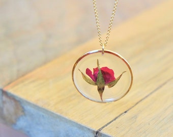 Rose bud necklace Rose jewel Resin pendant Valentine's day Romantic necklace Real pressed flower Pressed rose Red rose