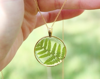 Fern necklace Circle pendant Pressed fern pendant 16K gold plated brass Bohemian jewelry Natural necklace Resin plant pendant Green