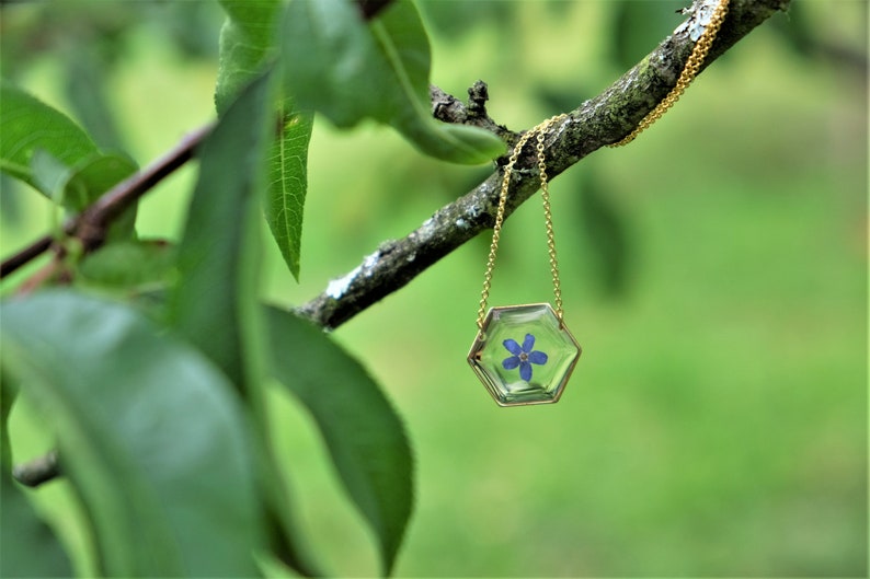 Collier Myosotis Chaine plaquée or rose, or jaune ou rhodium, Bijou Geometrique Résine Bijou botanique Vraie fleur bleue Fleur pressée Bleu image 2