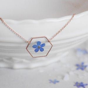 Collier Myosotis Chaine plaquée or rose, or jaune ou rhodium, Bijou Geometrique Résine Bijou botanique Vraie fleur bleue Fleur pressée Bleu image 3