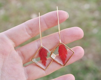 Boucles d'oreille losanges, Feuilles d'érable japonais, Rouges, 3 couleurs de métal, Naturel, Feuilles séchées, Géométriques, Moderne