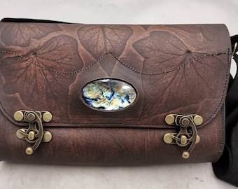The wizard's wallet "yggdrasil" - vegetable tanned leather-