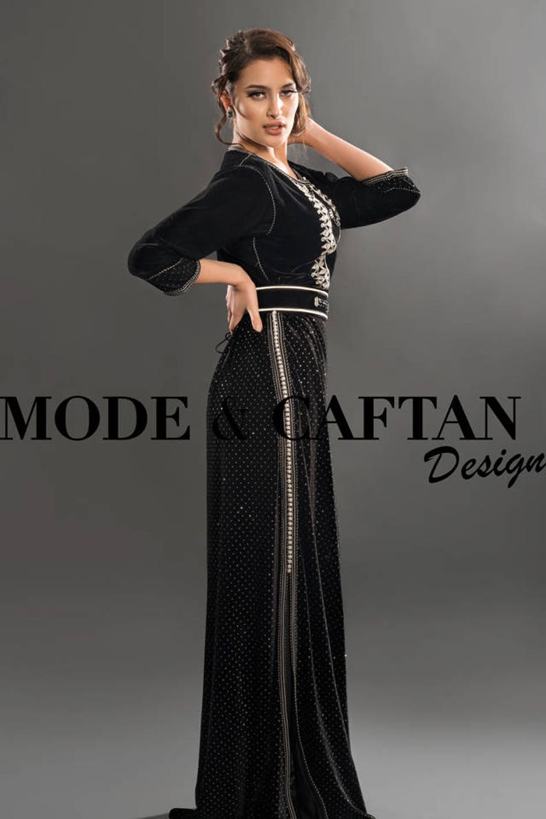 Improve yourself with the ready to wear kaftan, made to measure, a luxe only available in our french website. image 1