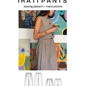 Puede incluir: Patrón de costura para pantalones Irati, con instrucciones. La imagen muestra a una mujer que lleva un top y unos pantalones a juego hechos con el patrón. El patrón incluye tallas XXS-4XL y es para principiantes avanzados.