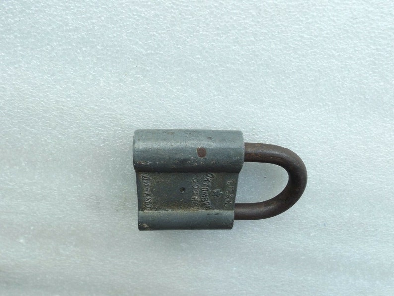 Vintage Iron Padlock w Original 1 Brass Key