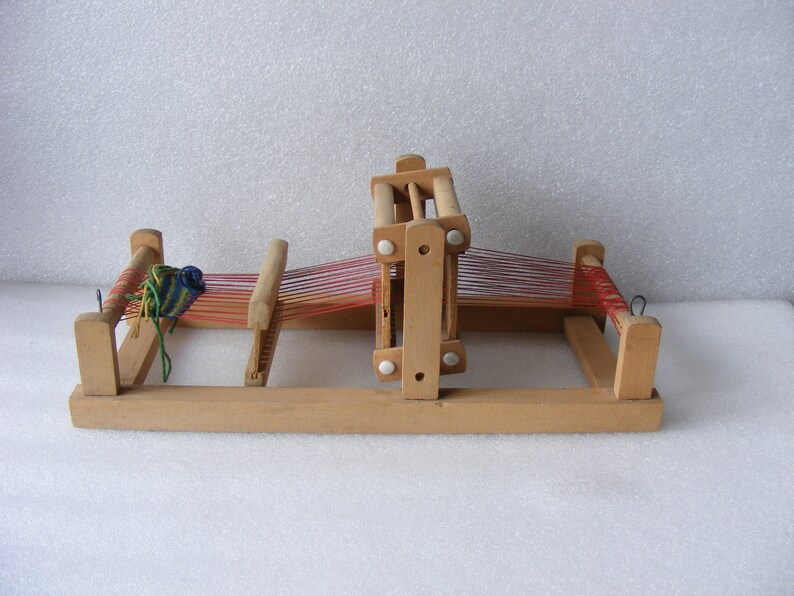 weaving loom toy