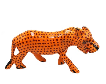 Leopard handmade from wood by artisans