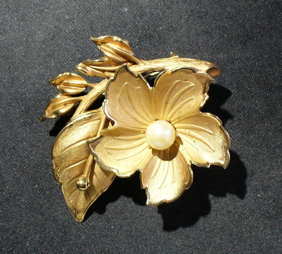 Textured Gilt & Pearl Floral Leaf Brooch