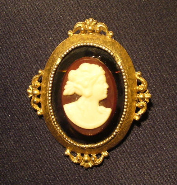 Florenza Cameo Gold Toned Brooch - image 2