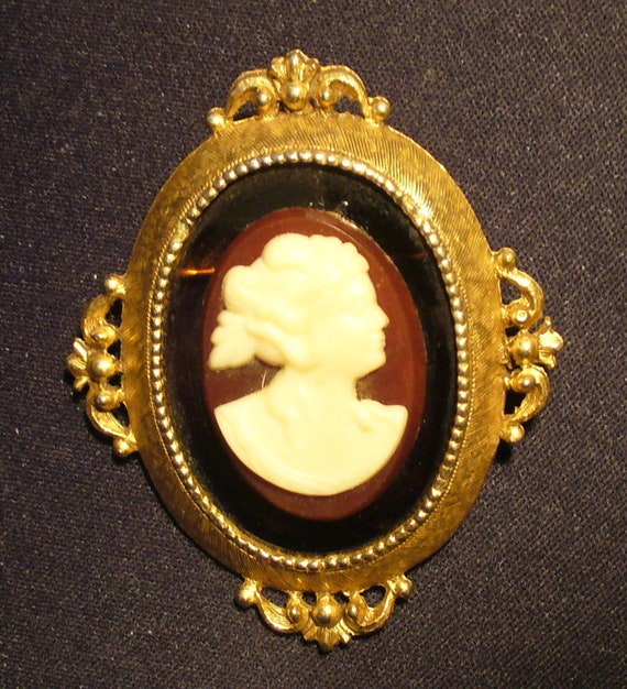 Florenza Cameo Gold Toned Brooch - image 1