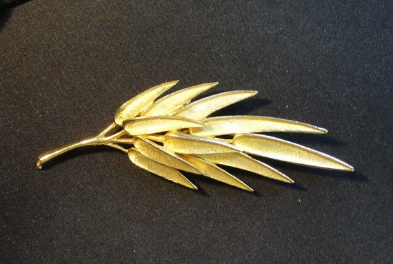 Textured Gilt Leaf Brooch - image 1
