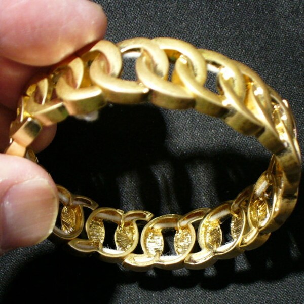 Textured Gilt Stretch Bracelet