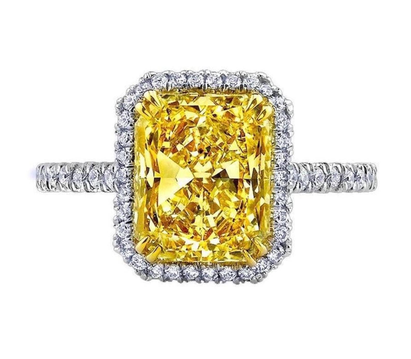 Кольцо с бриллиантом фенси колор. Огранка радиант кольцо. fancy intense yellow бриллианты.
