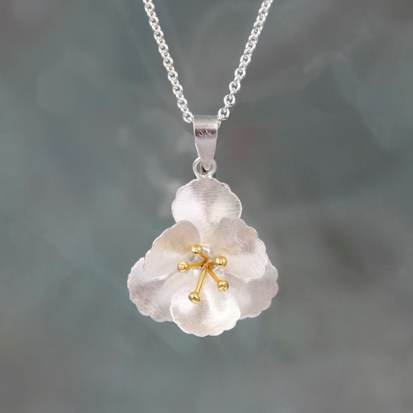 Pendentif fleur en argent, collier floral, fleur de cerisier, bijoux botaniques, argent brossé, argent 925