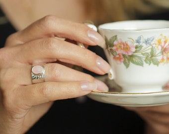 Silver Band Ring With Rose Quartz, Gemstone Ring, Wide Hammered Ring, Cocktail Ring, Large Solitaire, 925 Silver