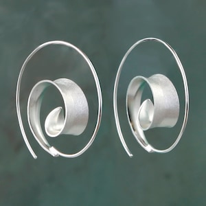Sterling Silber Swirl Creolen gebürstet: Breite Einfädler Creolen