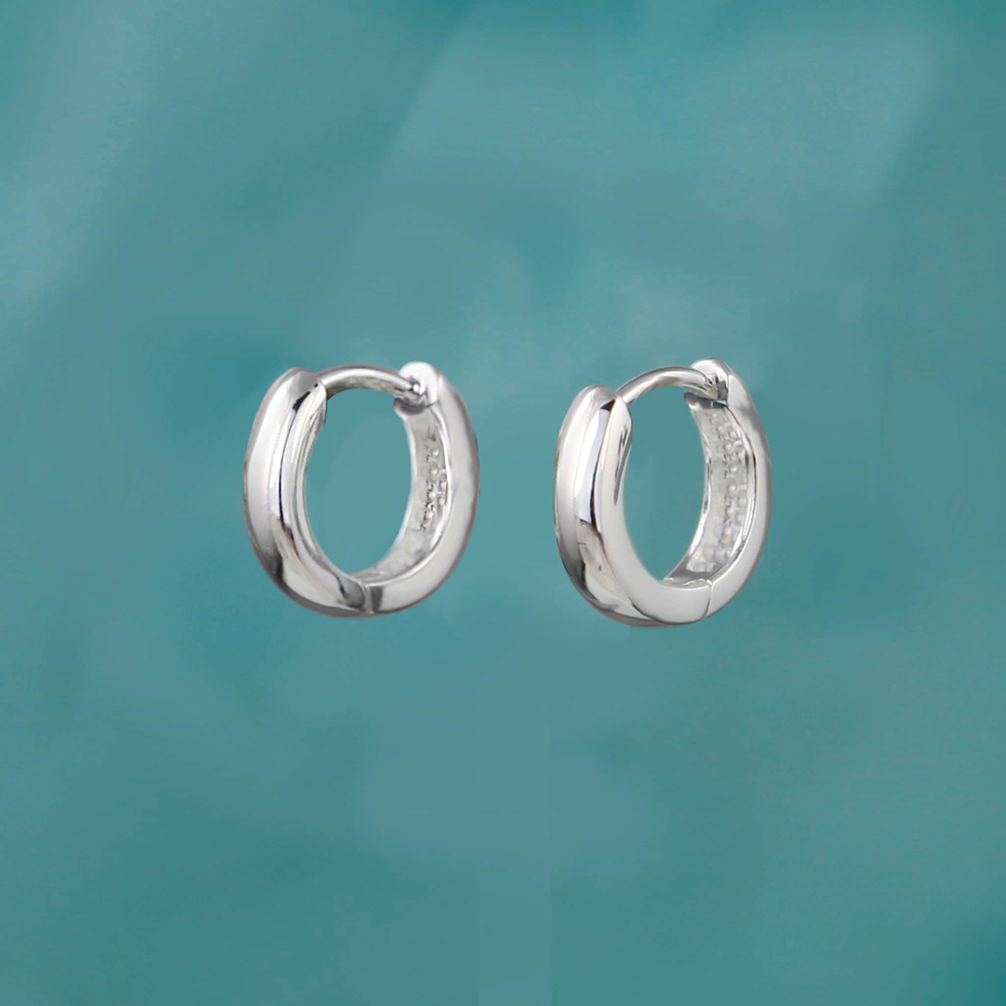 Kolczyki koła ze srebra próby 925: małe kolczyki typu „sleeper hoops” (3 x 15 mm)