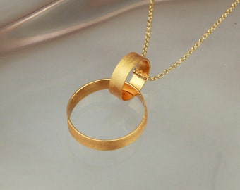 gold double interlocking ring pendant