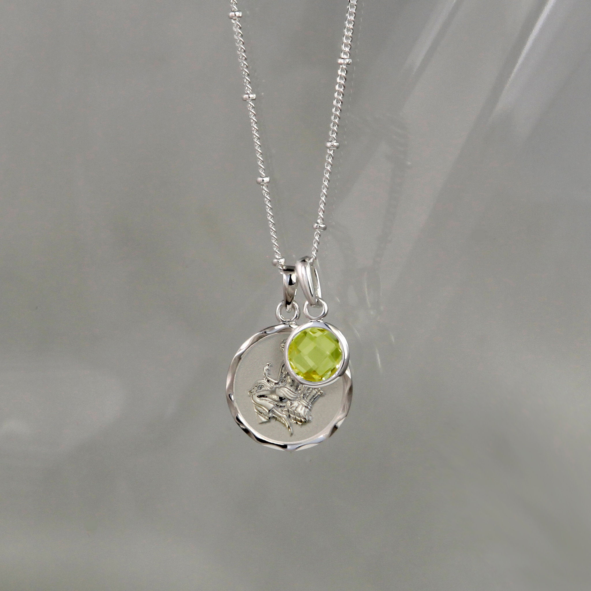 Collana in acciaio color canna di fucile con segno zodiacale Vergine