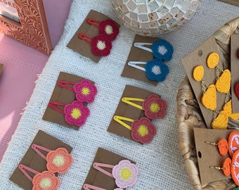 Grampos de cabelo de crochê feitos à mão, clipes de pressão, clipes de flores de crochê, propriedade de latinas, Ojitos Alegres