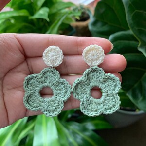 Pastel Teal Crochet 70s Inspired Daisy Stud Earrings, Boho Earrings, Handmade Earrings, Hippie Earrings, Latina Owned, Ojitos Alegres