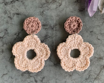 Cream and Mauve Crochet 70s Inspired Daisy Stud Earrings, Boho Earrings, Handmade Earrings, Hippie Earrings, Latina Owned, Ojitos Alegres
