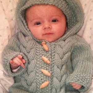 Baby Schlafsack mit Zopfmuster, Strickmuster