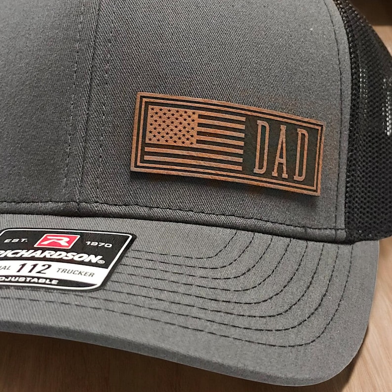 Chapeau papa avec drapeau américain, chapeaux drapeau américain personnalisés, chapeau de camionneur avec monogramme, chapeau Richardson 112 patch en cuir snapback, chapeau de fête des pères image 2