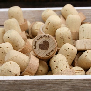 Bulk Personalized Wine Stoppers, Wine Stopper Wedding Favors, Engraved Heart Wood Wine Stoppers, Customized Wine Cork, Wine Wedding Gift