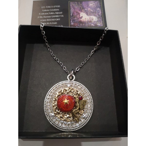 collier féérique, fée, résinage, double chaîne strass diamant, étoiles ,cristal rouge, résinage rouge spiralé, fait main