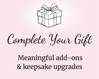 Wedding Name & Relationship Charms | Silver Tone Family Charms for Bouquet Jewelry, Keychain, or Gift | Bride, Groom, Mom, Dad, Grandparents