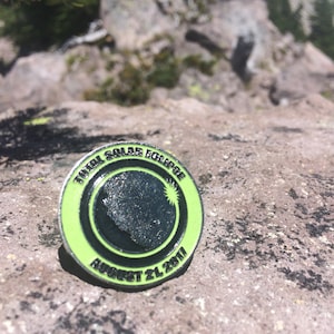 Total Solar Eclipse Coin Glow in the Dark Edition met Oregon Reverse Commemorative Coin