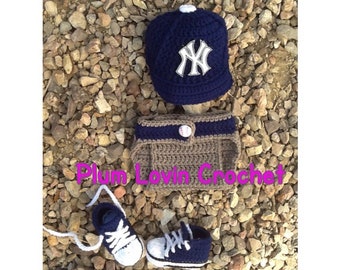 New York crochet outfit, photo prop set, gift ideas, costume set, baseball hat, converse shoes
