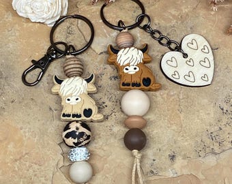 Llavero de silicona de vaca de las Tierras Altas: cuentas de madera, cierre de langosta