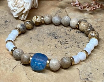 Pulsera difusora de piedras preciosas: ágata teñida de azul, jaspe pictórico, ágata blanca craquelada, cuentas de madera, aromaterapia, aceites esenciales.