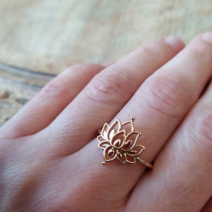 Thin lotus ring