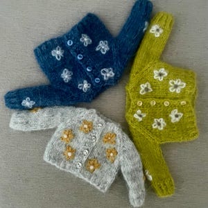 Hand Knit Wool Cardigan for Blythe Doll: Embroidered Flowers.
