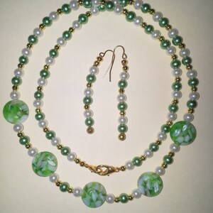 Verde menta encantador cuentas collar con juego de pendientes perforados # 135