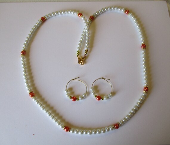 Stylish White Beaded Necklace With Matching Pierced Earrings 517