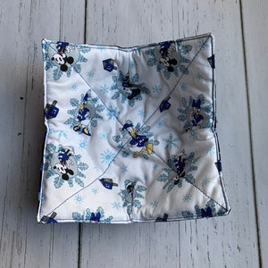 Hanukkah Bowl Cozy, Dreidel Soup Bowl Holder, Festival of Lights Bowl Hot Pad, Microwave Safe Insulated Jewish Gift BC197