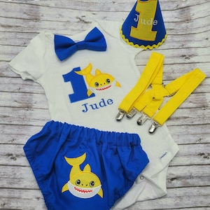 Traje de niño para smash cake, primer cumpleaños, traje de cumpleaños, cubrepañal, smash cake de tiburón, fiesta de tiburones, decoraciones de tiburones, tiburón amarillo, tiburón azul